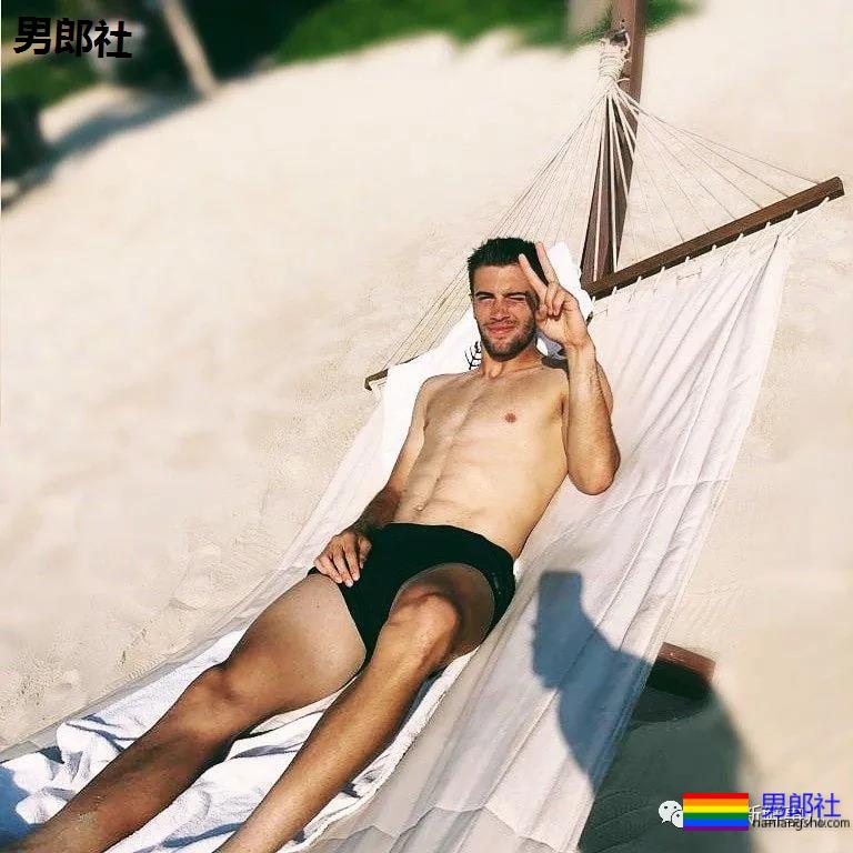 穿紧身短裤的网球小鲜肉染新冠，多少男粉为他心伤！ - 51虹马