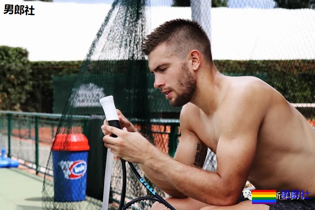 穿紧身短裤的网球小鲜肉染新冠，多少男粉为他心伤！ - 51虹马