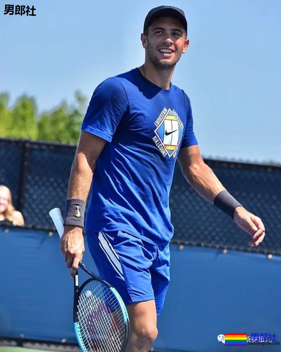 穿紧身短裤的网球小鲜肉染新冠，多少男粉为他心伤！ - 51虹马