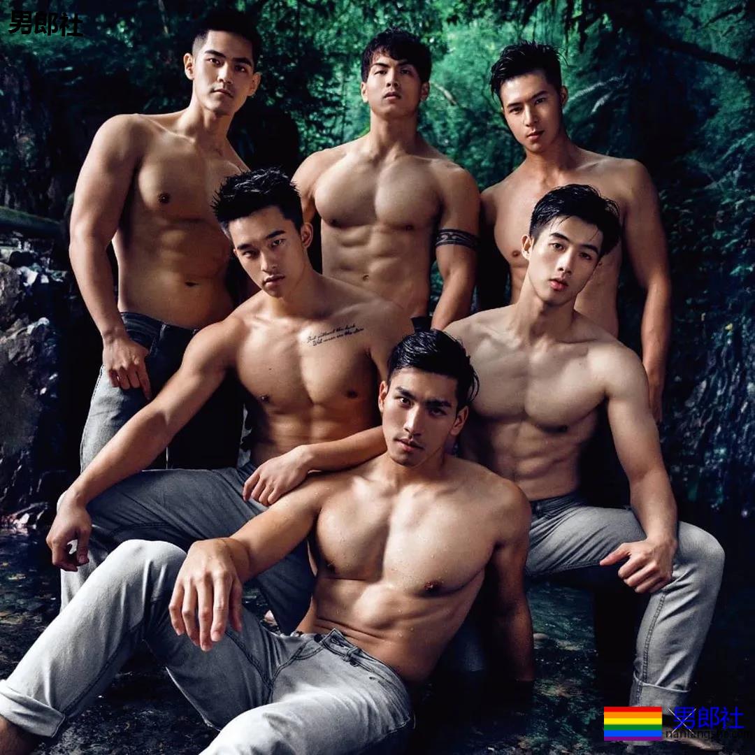 小狼狗健身私教沐浴照刷屏！精壮腱子肉身材，好想买课惹！ - 51虹马