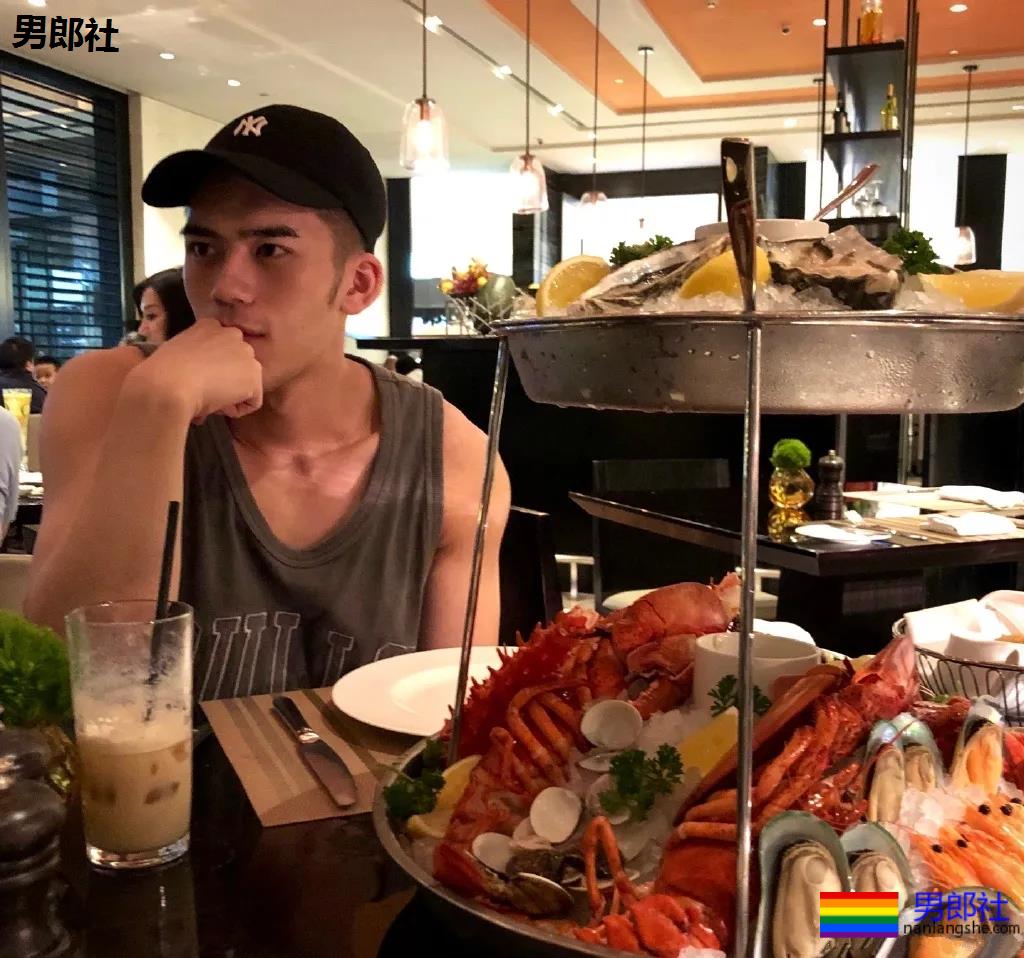 超帅大鼻子薄肌小狼狗,白净腱子肉大长腿,真的太帅了! - 51虹马 超帅大鼻子薄肌小狼狗,白净腱子肉大长腿,真的太帅了! - 51虹马