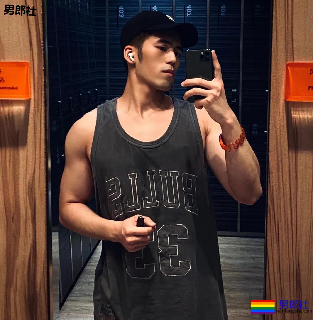 超帅大鼻子薄肌小狼狗,白净腱子肉大长腿,真的太帅了! - 51虹马 超帅大鼻子薄肌小狼狗,白净腱子肉大长腿,真的太帅了! - 51虹马