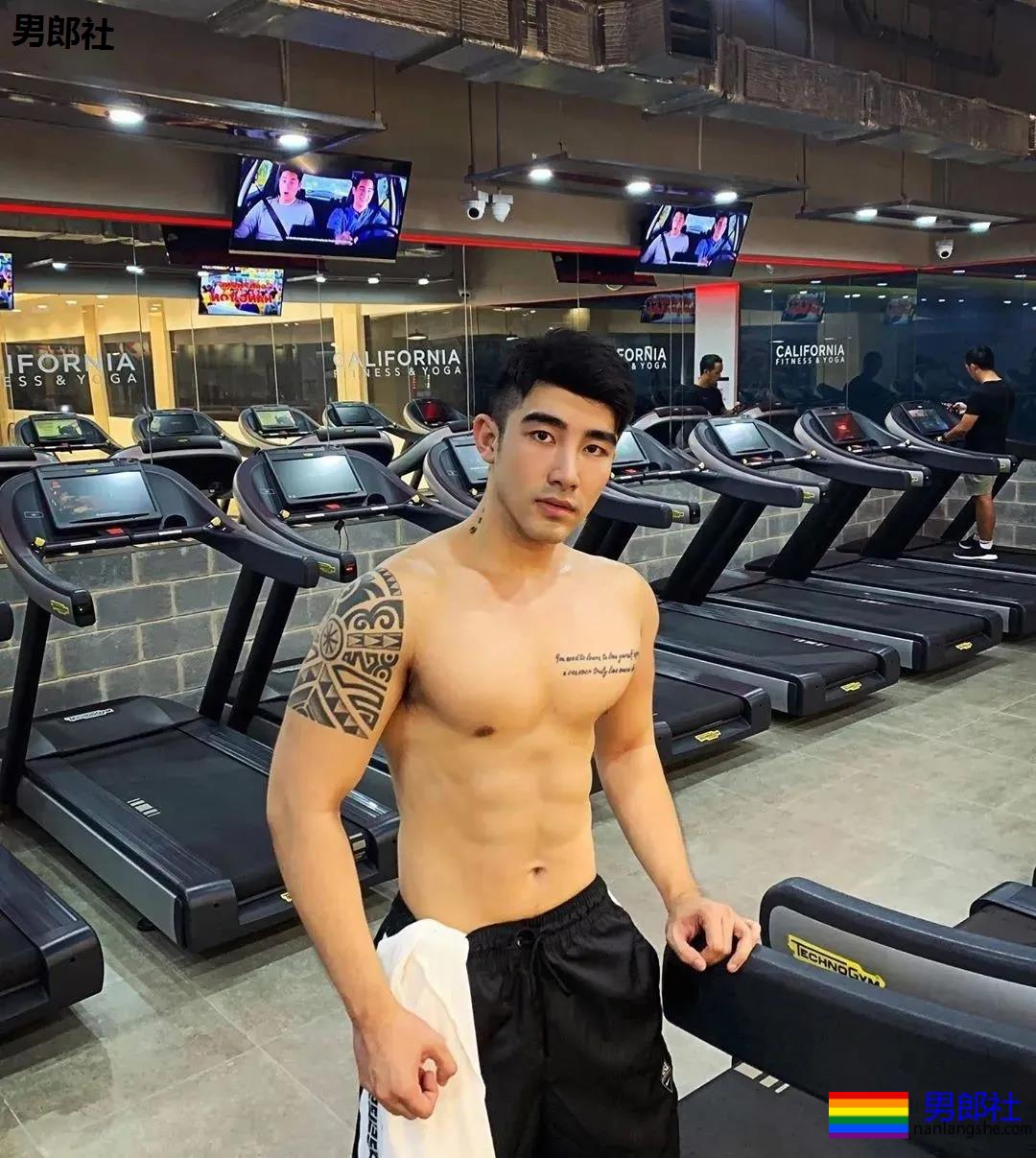 INS网红男模当老鸨，接客服务时现场被抓！ - 51虹马