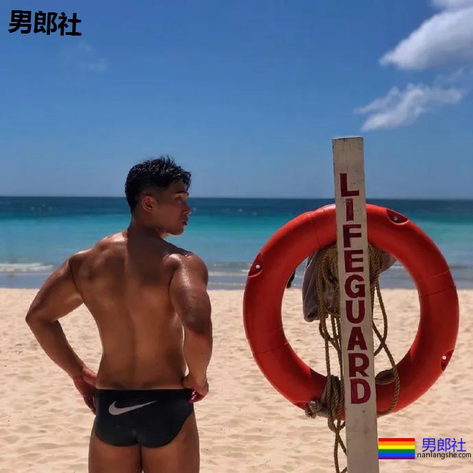 韩国一在读体育生，这组照片是他在海滩度假的时候拍的 - 51虹马