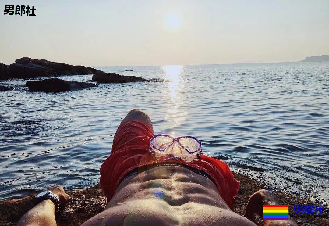 筋肉健身猛男海滩秀肌肉，都是硬照 - 51虹马