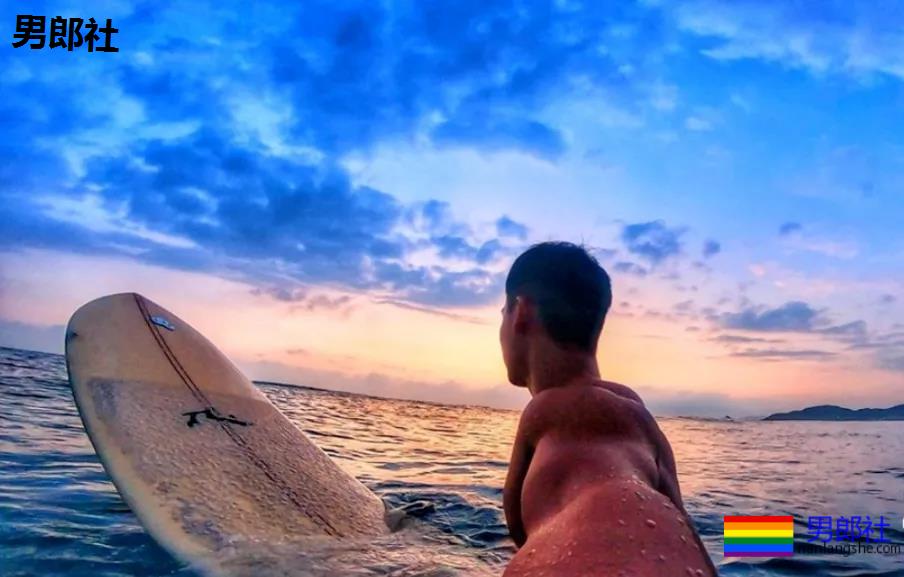 筋肉健身猛男海滩秀肌肉，都是硬照 - 51虹马