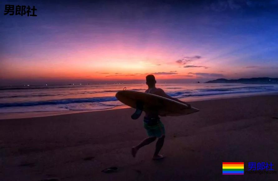 筋肉健身猛男海滩秀肌肉，都是硬照 - 51虹马