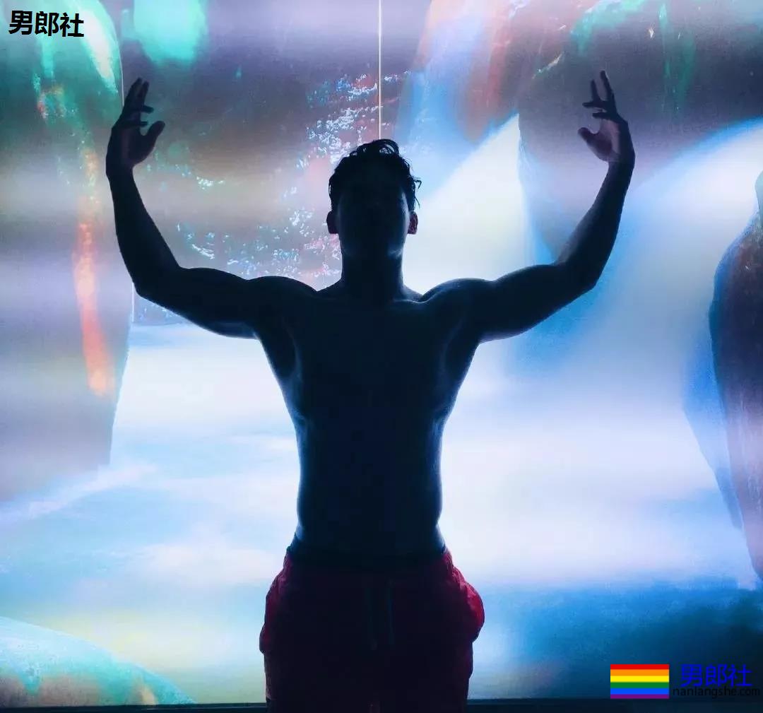 筋肉健身猛男海滩秀肌肉，都是硬照 - 51虹马