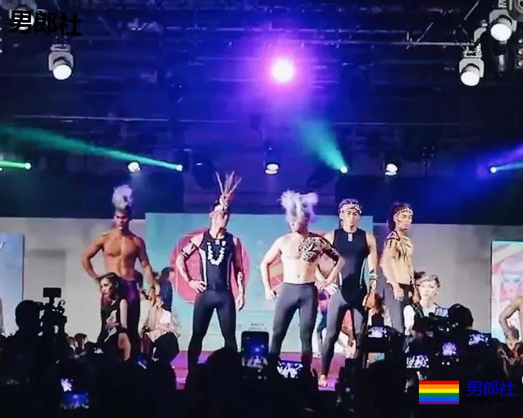 筋肉健身猛男海滩秀肌肉，都是硬照 - 51虹马