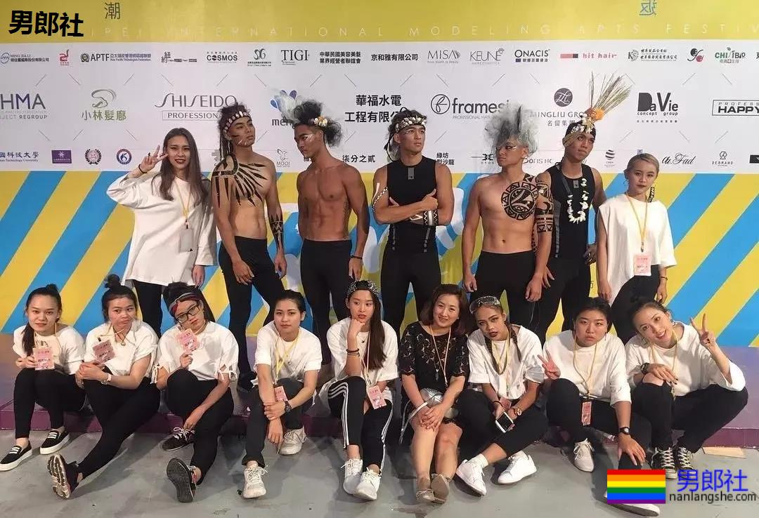 筋肉健身猛男海滩秀肌肉，都是硬照 - 51虹马