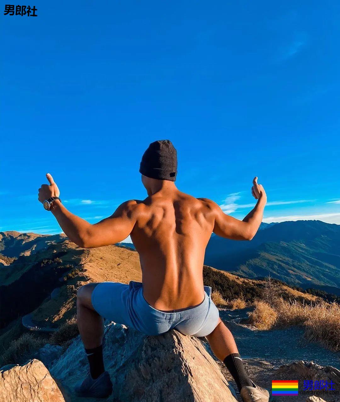 筋肉健身猛男海滩秀肌肉，都是硬照 - 51虹马