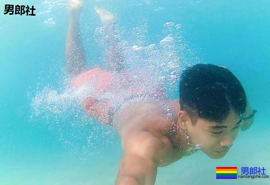 筋肉健身猛男海滩秀肌肉，都是硬照 - 51虹马