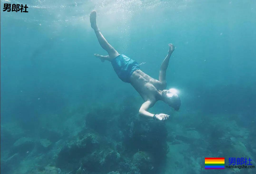 筋肉健身猛男海滩秀肌肉，都是硬照 - 51虹马