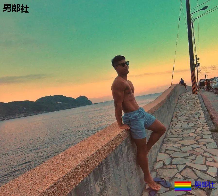 筋肉健身猛男海滩秀肌肉，都是硬照 - 51虹马