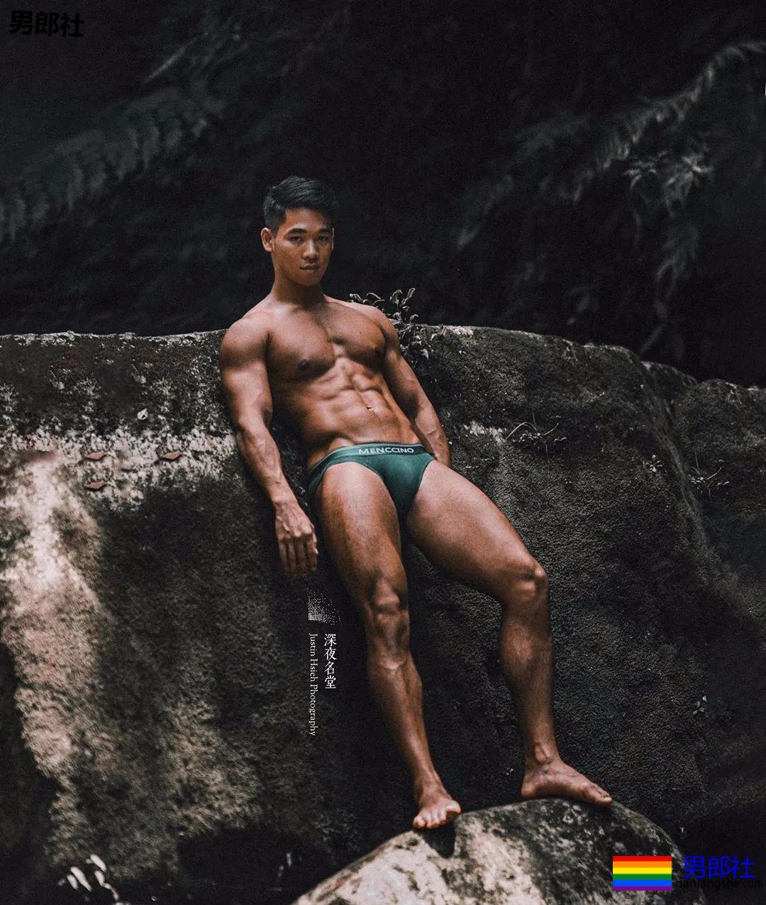 筋肉健身猛男海滩秀肌肉，都是硬照 - 51虹马