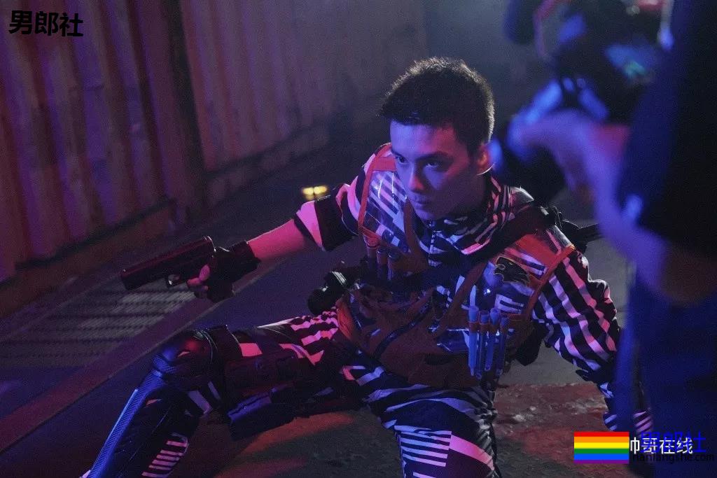 吴磊新剧洗澡戏曝光!寸头腹肌大长腿,长大的弟弟可太撩了! - 51虹马 吴磊新剧洗澡戏曝光!寸头腹肌大长腿,长大的弟弟可太撩了! - 51虹马