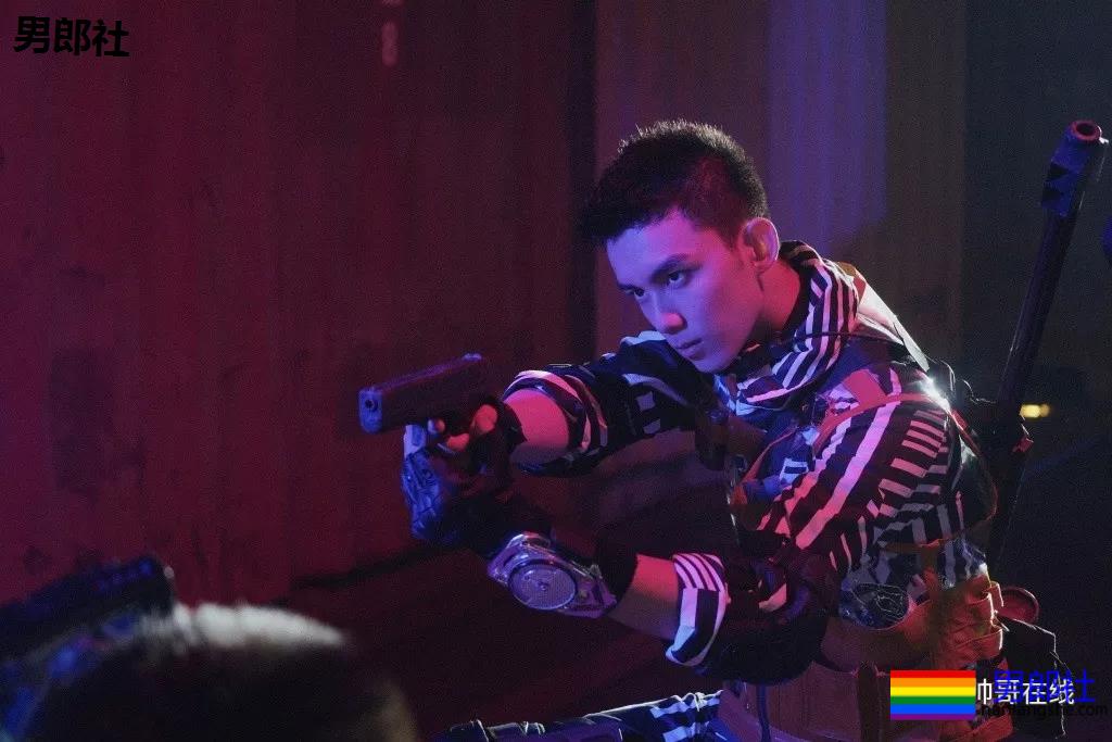 吴磊新剧洗澡戏曝光!寸头腹肌大长腿,长大的弟弟可太撩了! - 51虹马 吴磊新剧洗澡戏曝光!寸头腹肌大长腿,长大的弟弟可太撩了! - 51虹马