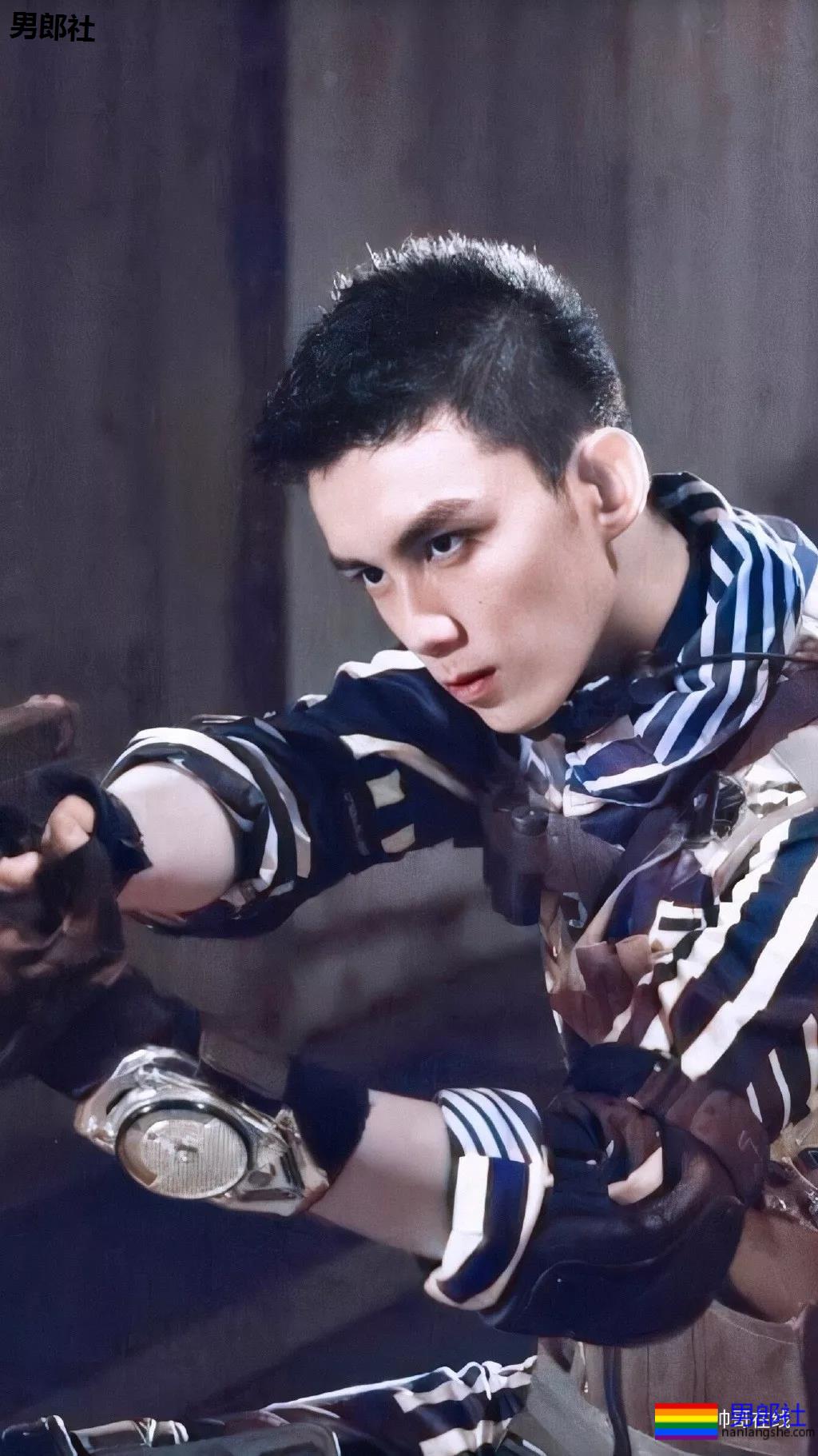 吴磊新剧洗澡戏曝光!寸头腹肌大长腿,长大的弟弟可太撩了! - 51虹马 吴磊新剧洗澡戏曝光!寸头腹肌大长腿,长大的弟弟可太撩了! - 51虹马