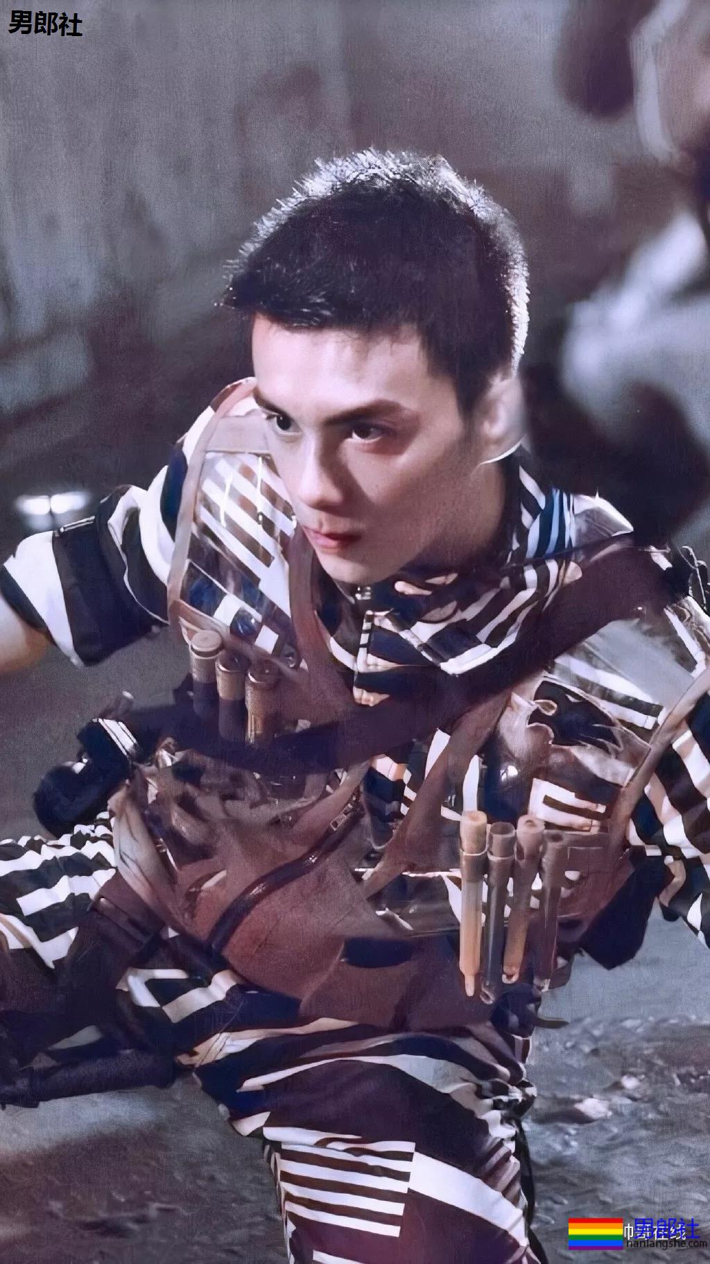 吴磊新剧洗澡戏曝光!寸头腹肌大长腿,长大的弟弟可太撩了! - 51虹马 吴磊新剧洗澡戏曝光!寸头腹肌大长腿,长大的弟弟可太撩了! - 51虹马