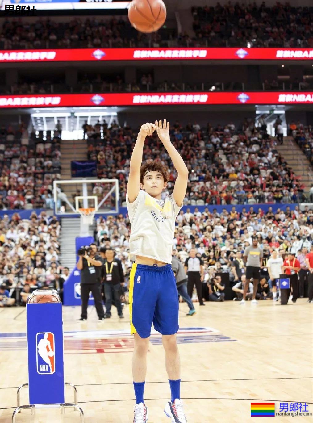 吴磊新剧洗澡戏曝光!寸头腹肌大长腿,长大的弟弟可太撩了! - 51虹马 吴磊新剧洗澡戏曝光!寸头腹肌大长腿,长大的弟弟可太撩了! - 51虹马