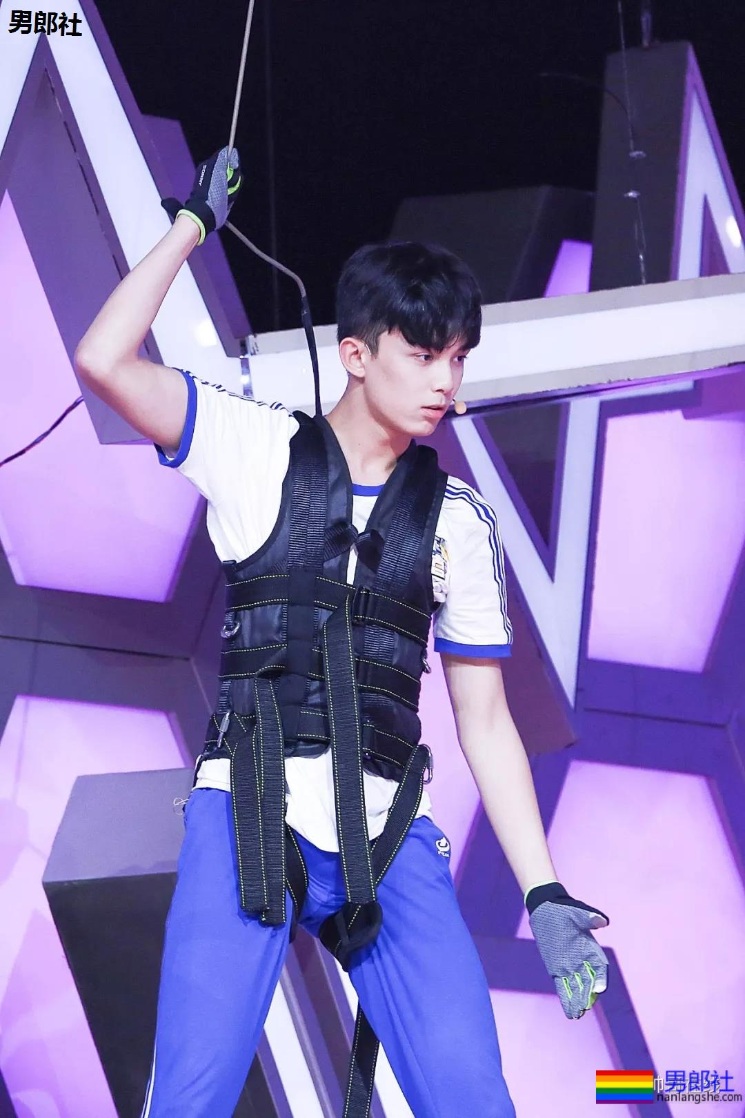 吴磊新剧洗澡戏曝光!寸头腹肌大长腿,长大的弟弟可太撩了! - 51虹马 吴磊新剧洗澡戏曝光!寸头腹肌大长腿,长大的弟弟可太撩了! - 51虹马