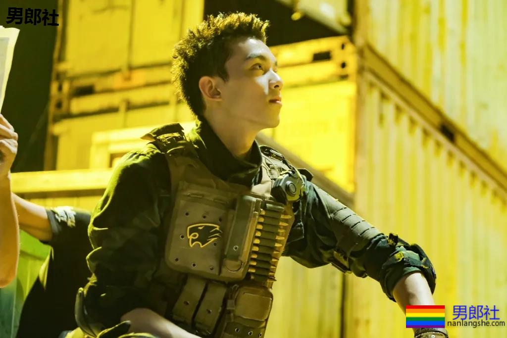 吴磊新剧洗澡戏曝光!寸头腹肌大长腿,长大的弟弟可太撩了! - 51虹马 吴磊新剧洗澡戏曝光!寸头腹肌大长腿,长大的弟弟可太撩了! - 51虹马