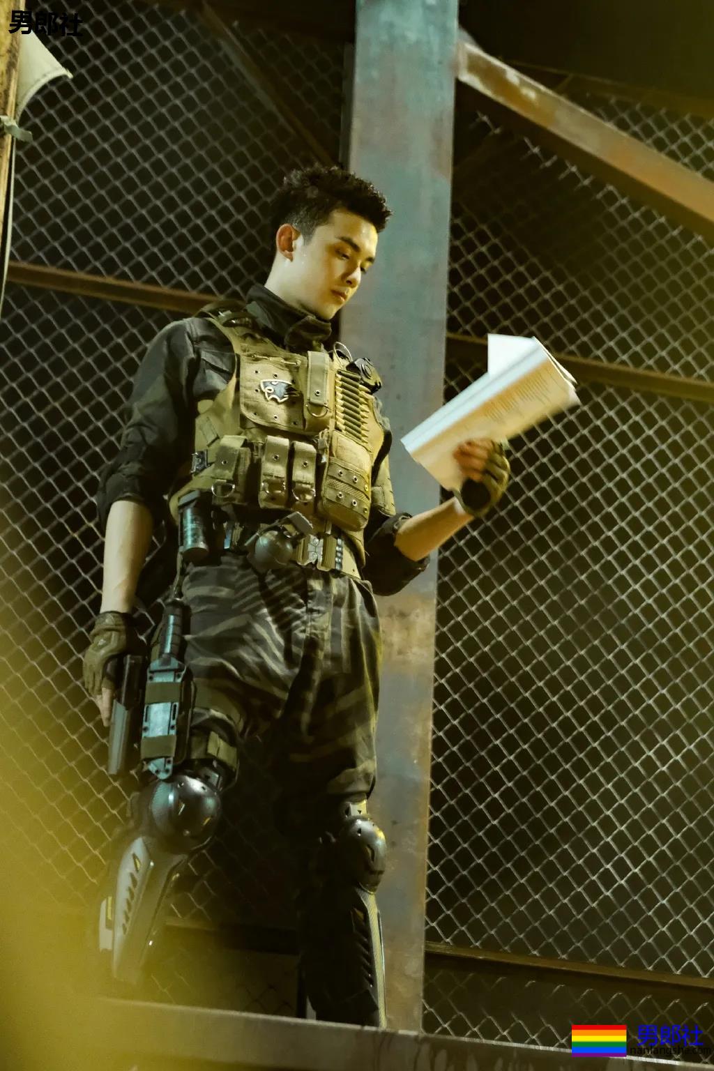 吴磊新剧洗澡戏曝光!寸头腹肌大长腿,长大的弟弟可太撩了! - 51虹马 吴磊新剧洗澡戏曝光!寸头腹肌大长腿,长大的弟弟可太撩了! - 51虹马