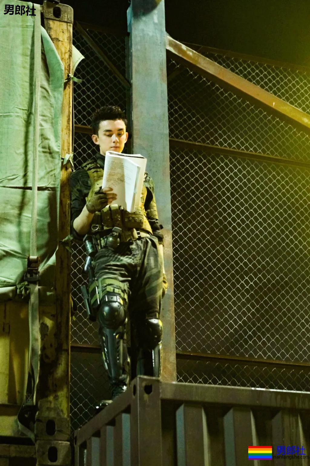 吴磊新剧洗澡戏曝光!寸头腹肌大长腿,长大的弟弟可太撩了! - 51虹马 吴磊新剧洗澡戏曝光!寸头腹肌大长腿,长大的弟弟可太撩了! - 51虹马