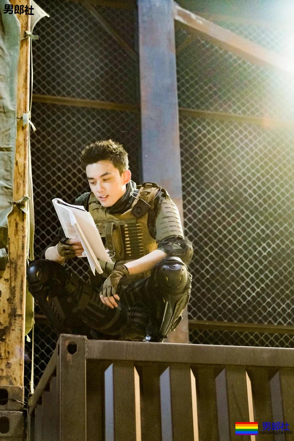 吴磊新剧洗澡戏曝光!寸头腹肌大长腿,长大的弟弟可太撩了! - 51虹马 吴磊新剧洗澡戏曝光!寸头腹肌大长腿,长大的弟弟可太撩了! - 51虹马