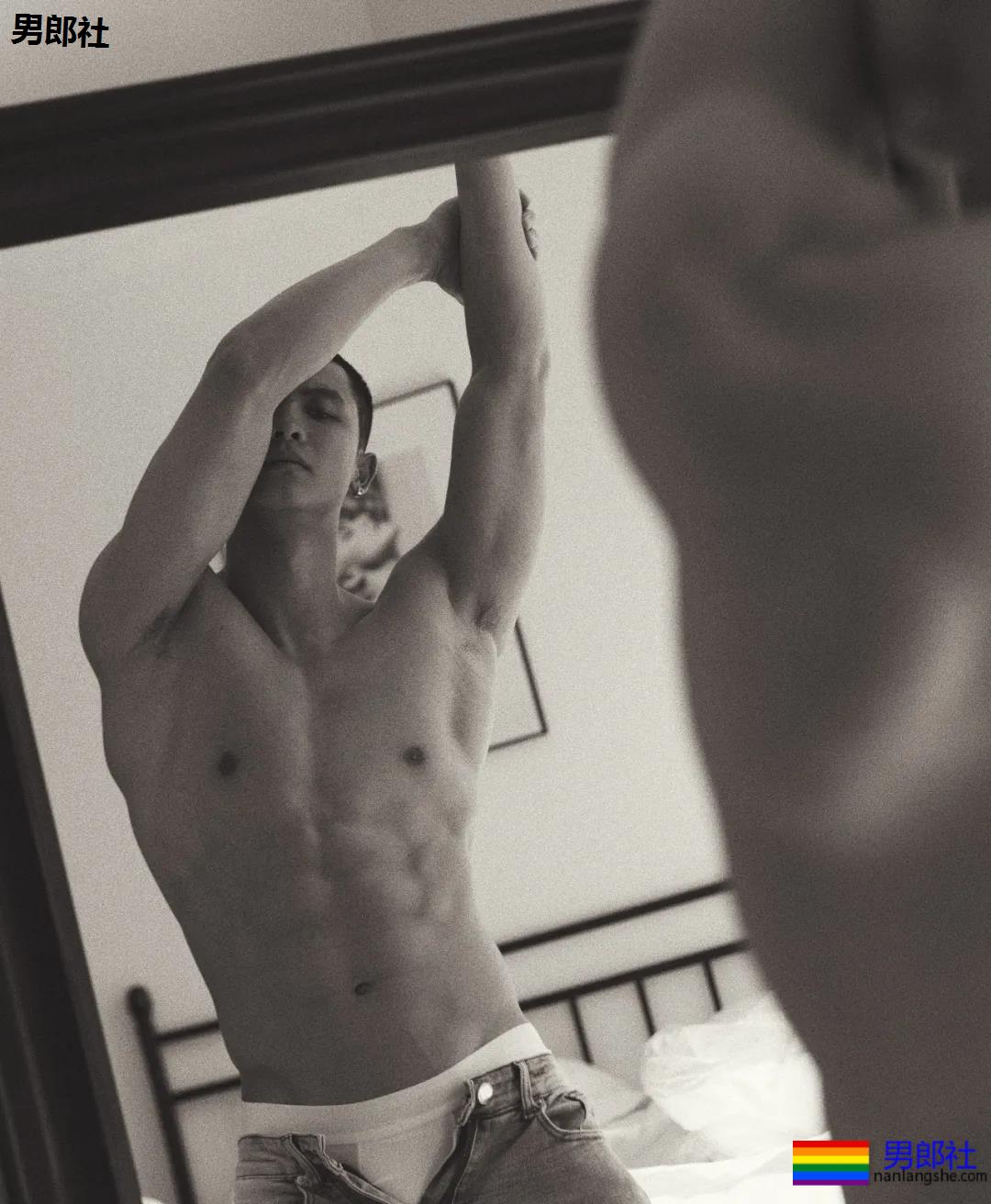 大鼻子体育生阳光大弟弟，翘臀筋肉好身材，一秒掏空你! - 51虹马