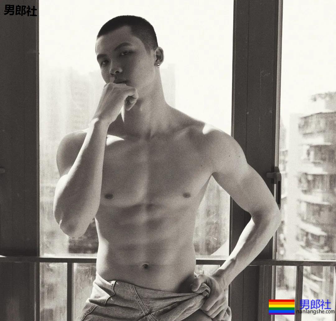 大鼻子体育生阳光大弟弟，翘臀筋肉好身材，一秒掏空你! - 51虹马