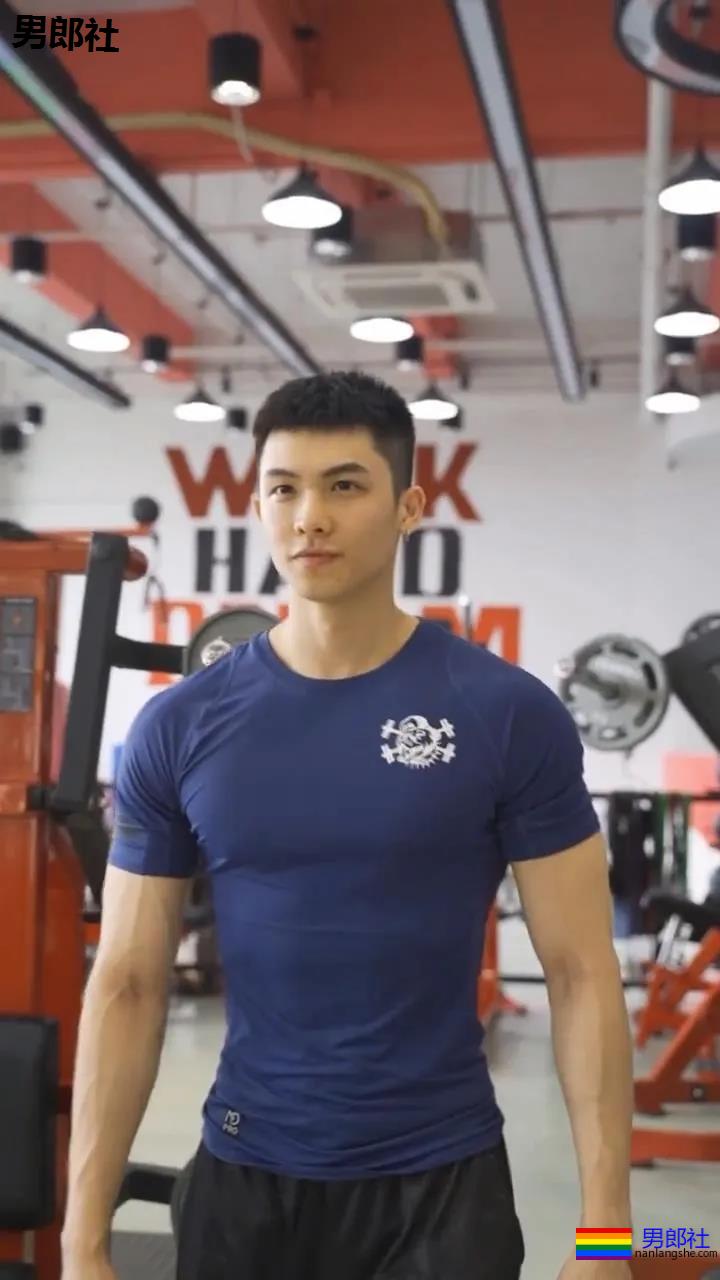 大鼻子体育生阳光大弟弟，翘臀筋肉好身材，一秒掏空你! - 51虹马