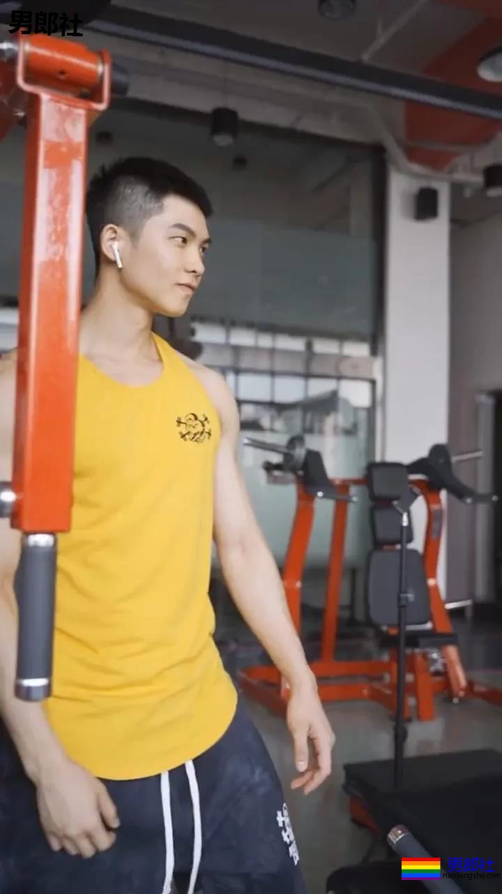 大鼻子体育生阳光大弟弟，翘臀筋肉好身材，一秒掏空你! - 51虹马