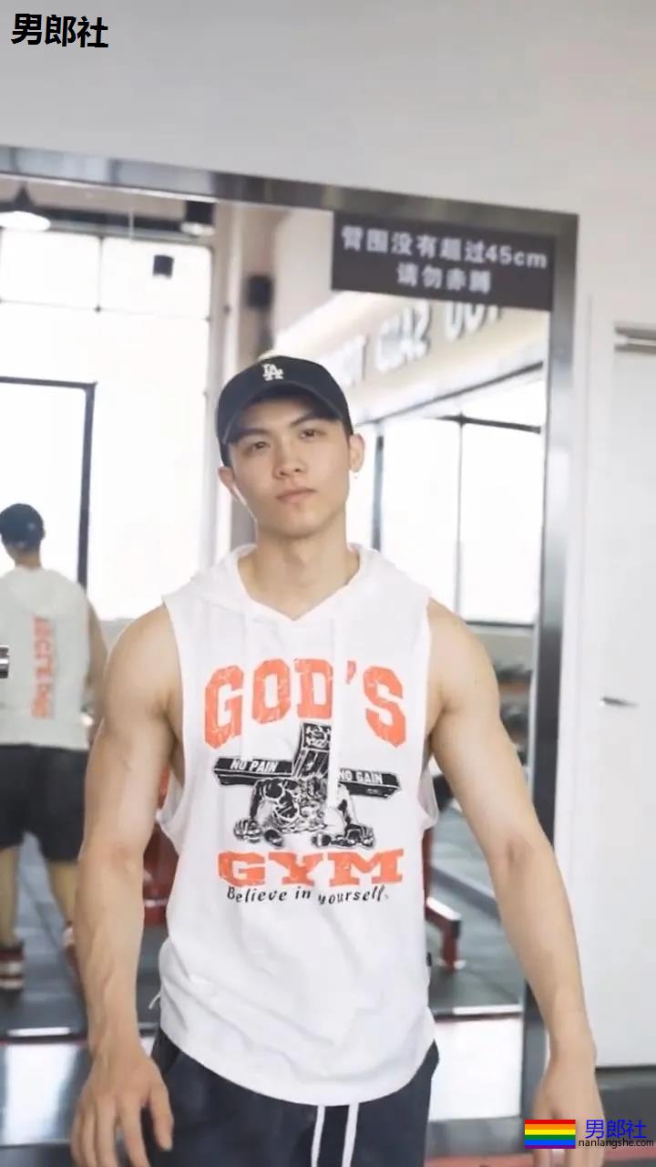 大鼻子体育生阳光大弟弟，翘臀筋肉好身材，一秒掏空你! - 51虹马