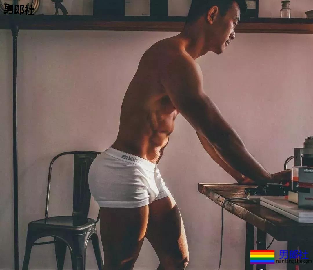 他被誉为“越南最性感的翘臀”，你可以吗？ - 51虹马