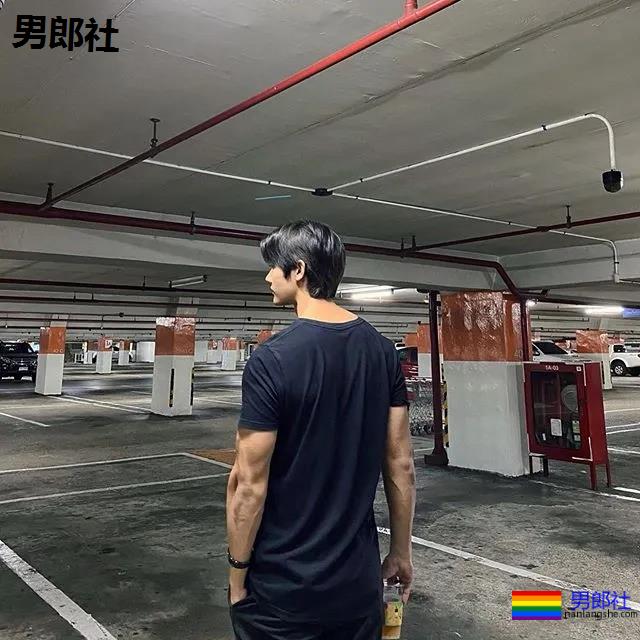 十头身长肌清爽小哥，脉络清晰荷尔蒙爆棚！ - 51虹马