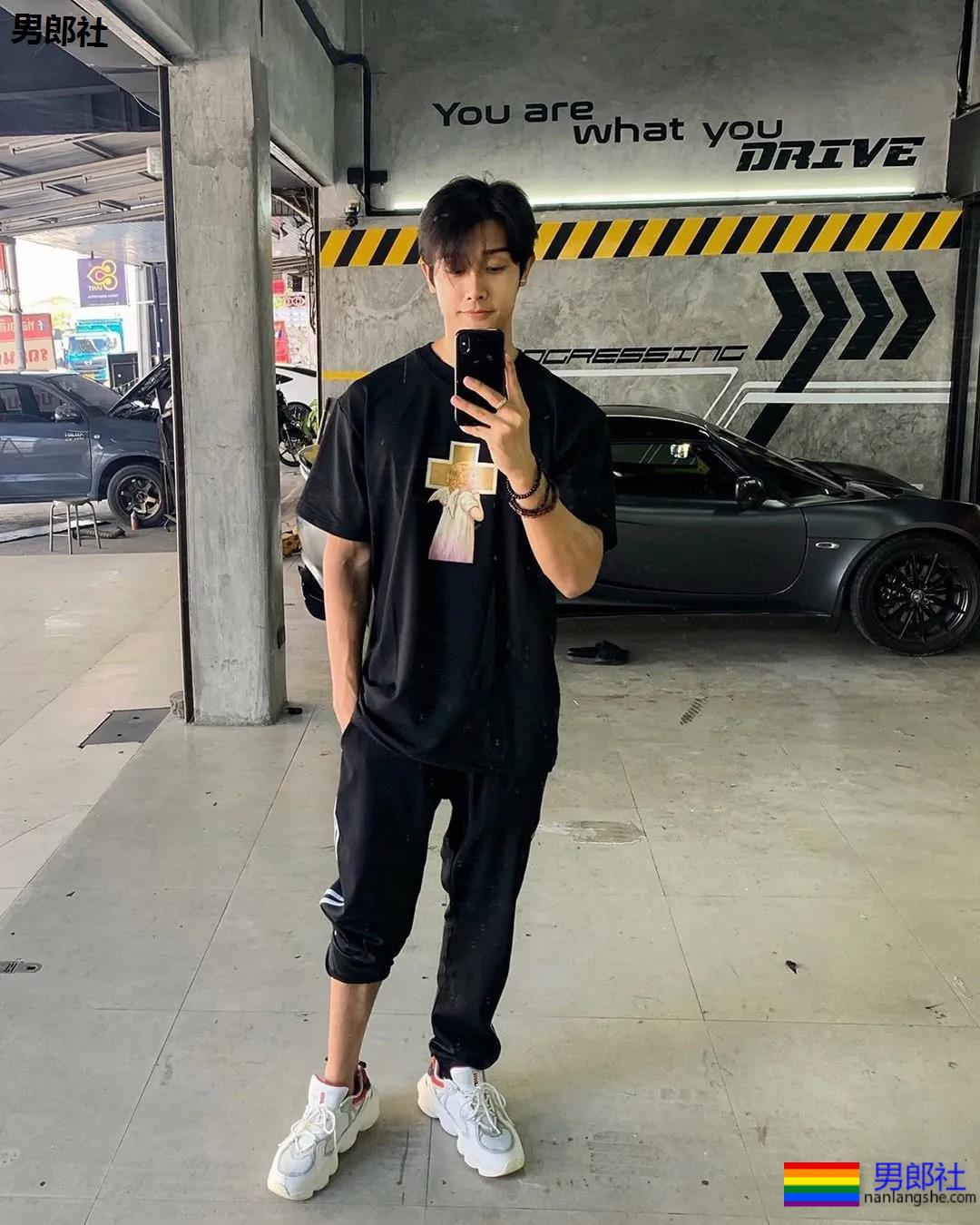 十头身长肌清爽小哥，脉络清晰荷尔蒙爆棚！ - 51虹马