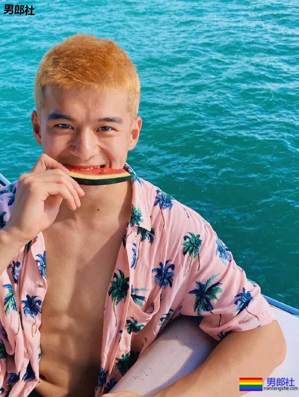 荷尔蒙小狼狗海边写真，阳光帅气浓眉 - 51虹马