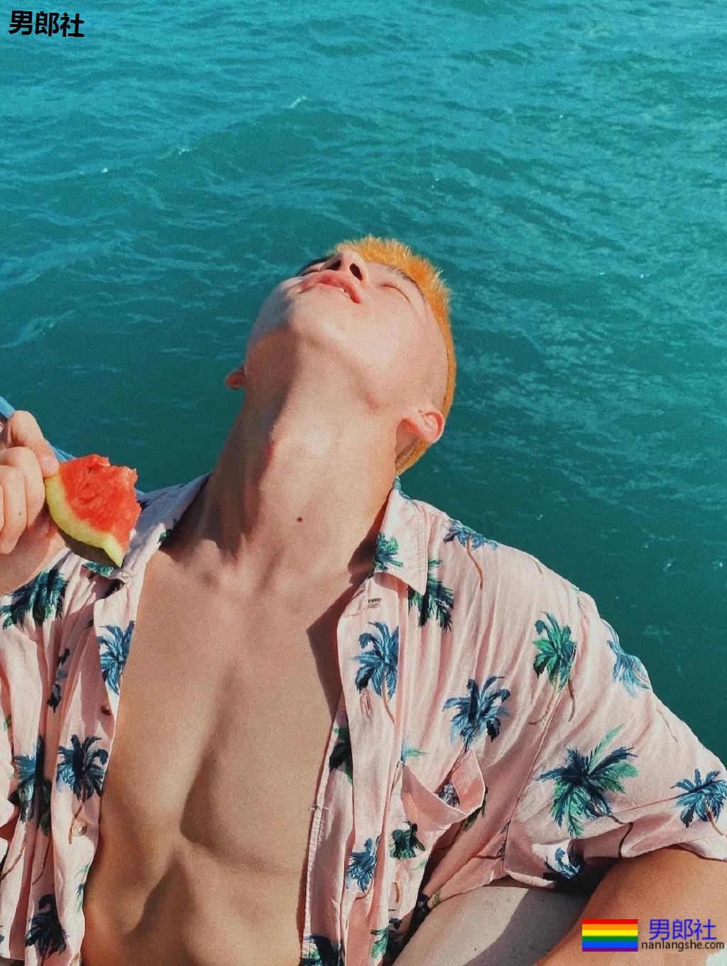 荷尔蒙小狼狗海边写真，阳光帅气浓眉 - 51虹马