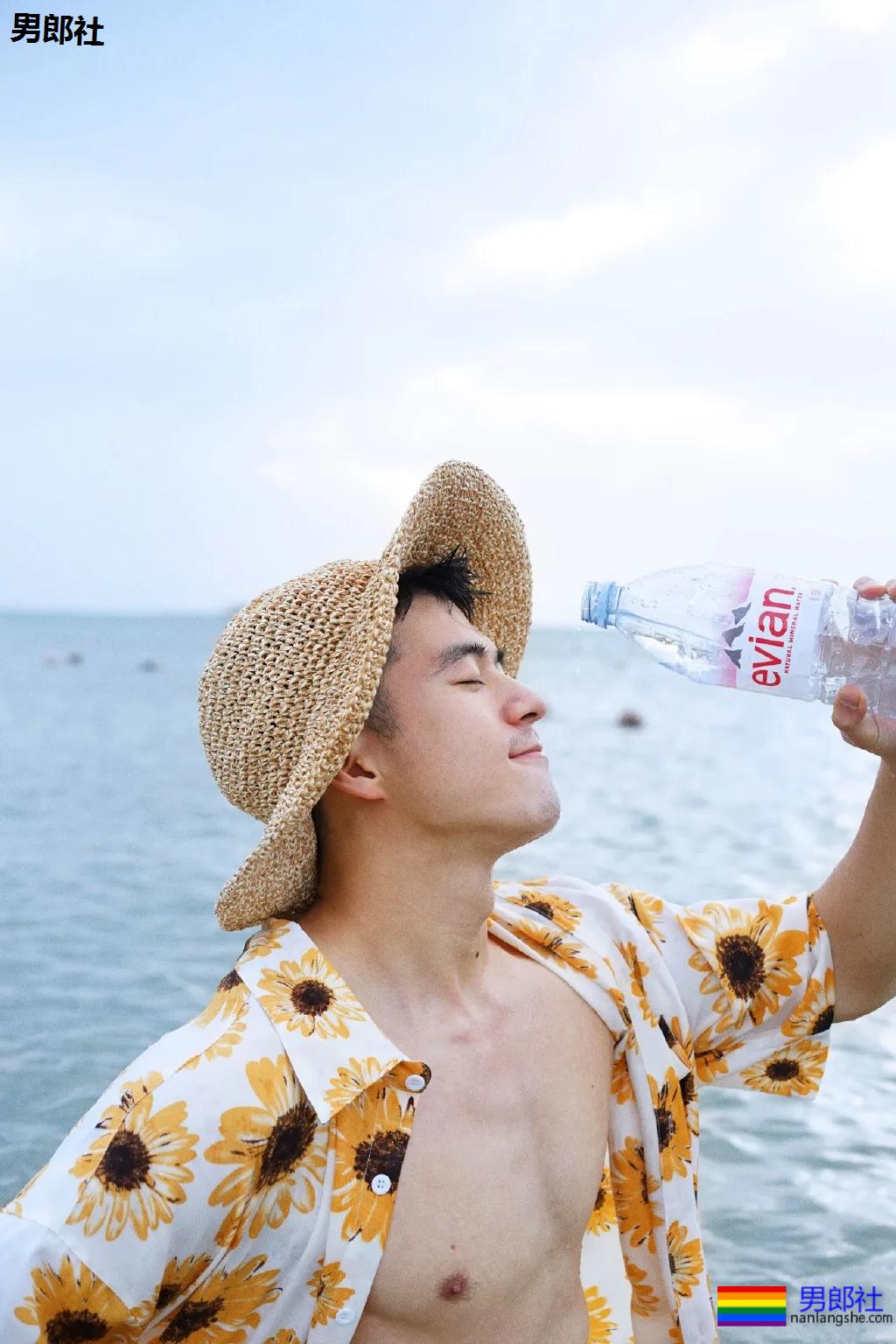 荷尔蒙小狼狗海边写真，阳光帅气浓眉 - 51虹马