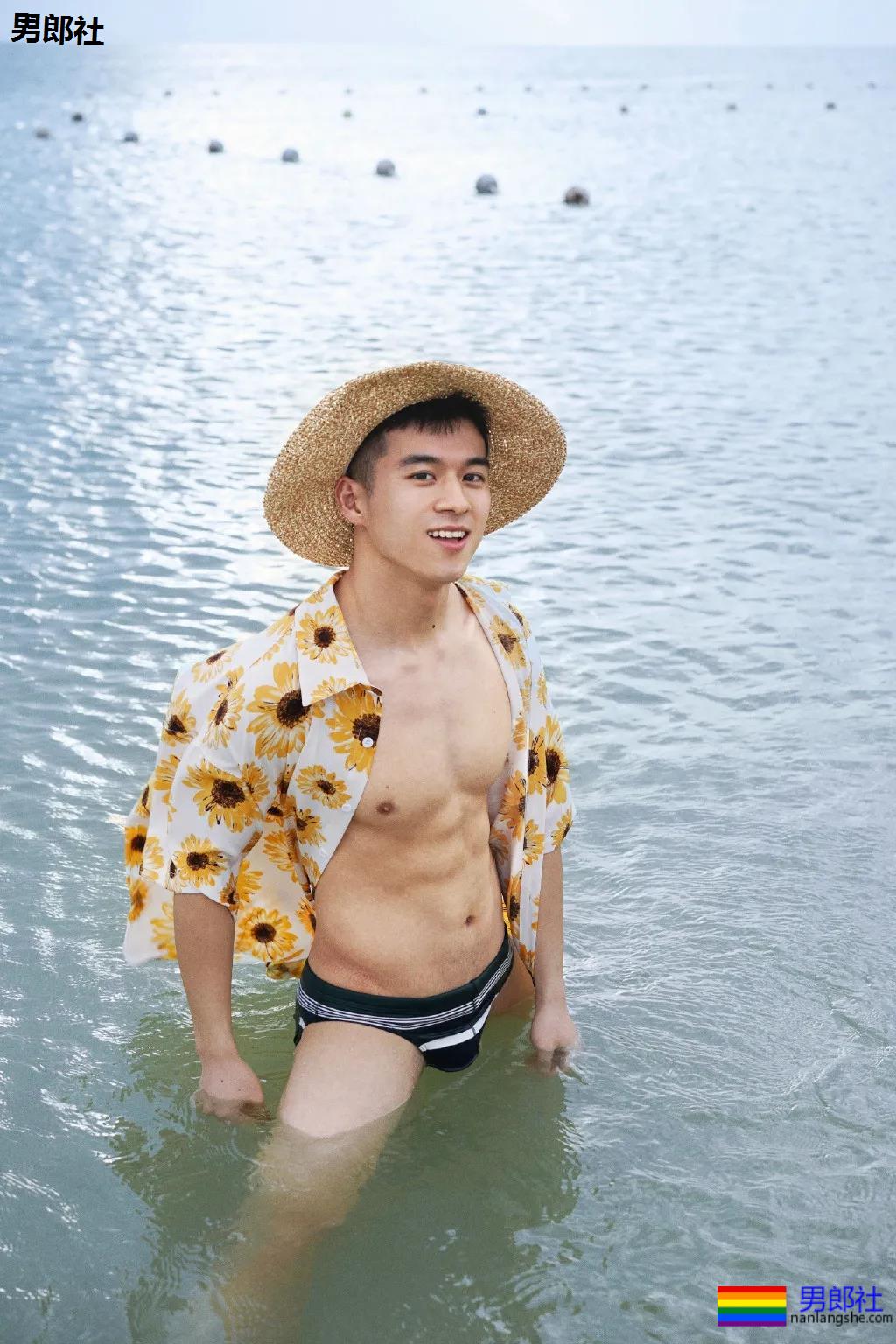 荷尔蒙小狼狗海边写真，阳光帅气浓眉 - 51虹马