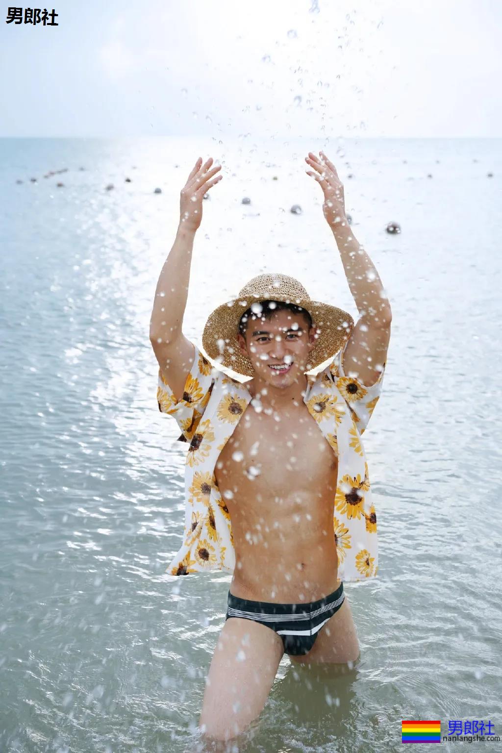 荷尔蒙小狼狗海边写真，阳光帅气浓眉 - 51虹马