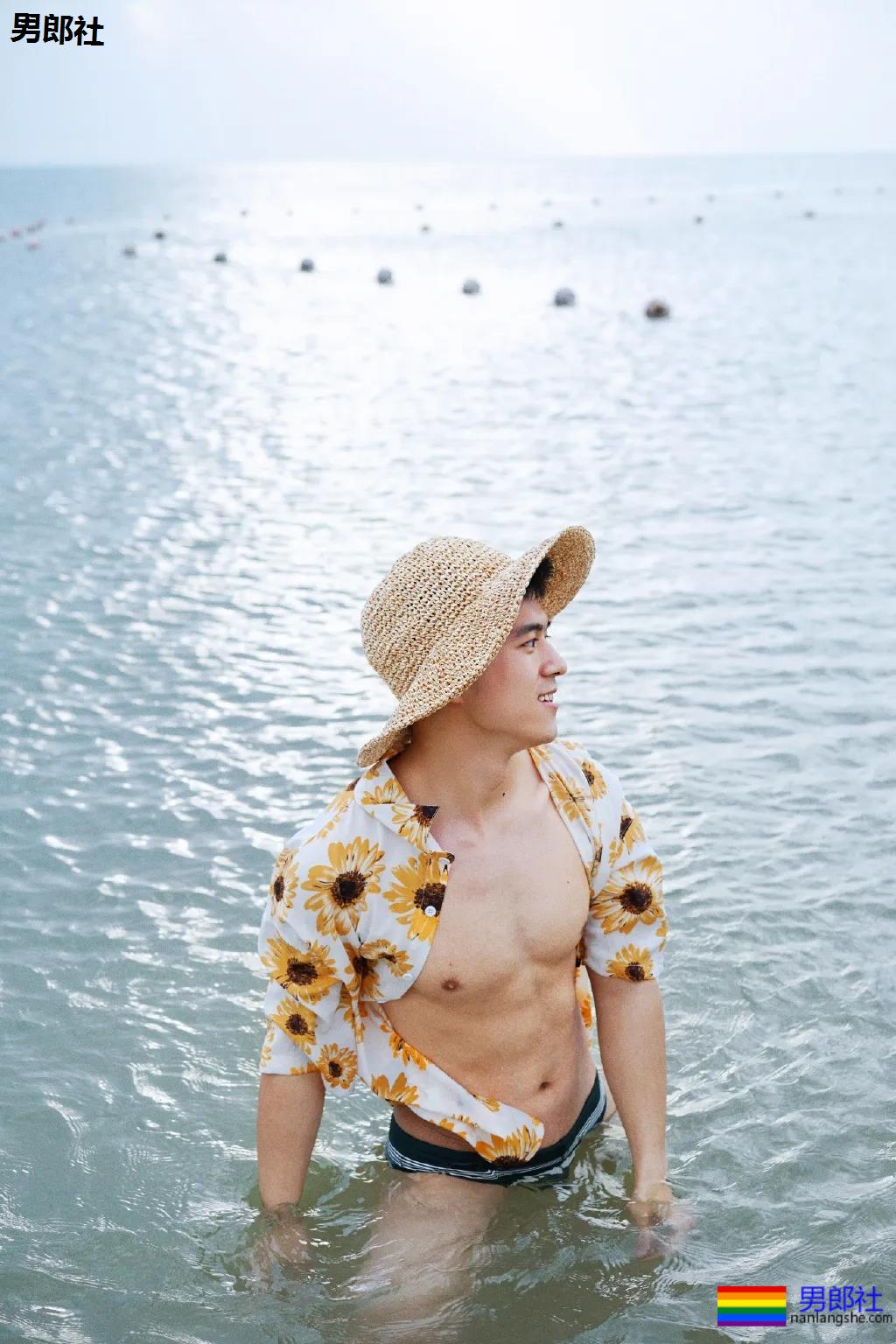 荷尔蒙小狼狗海边写真，阳光帅气浓眉 - 51虹马