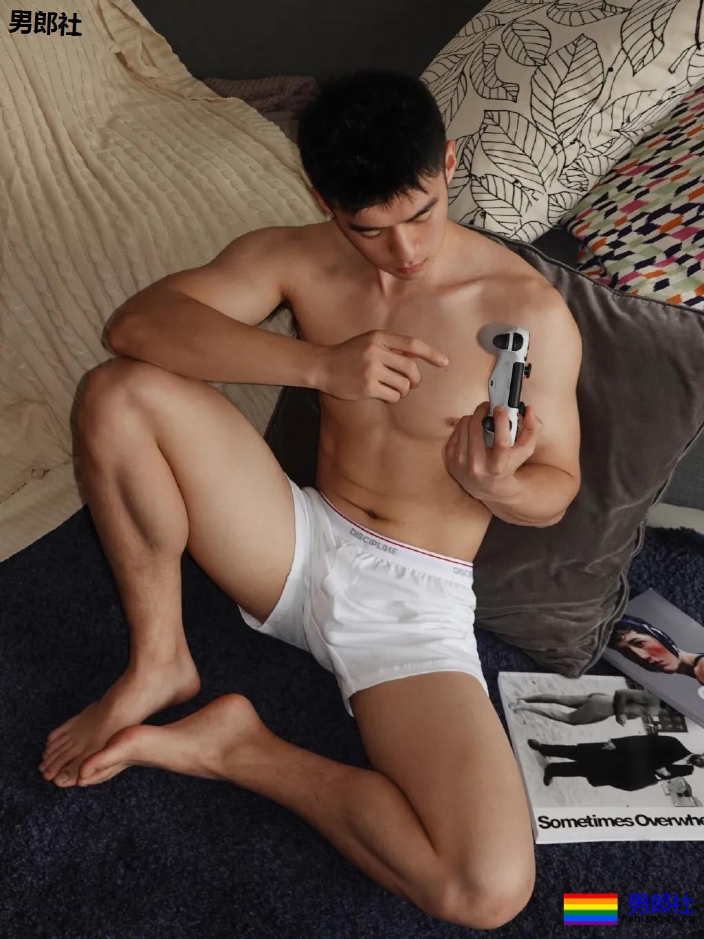 荷尔蒙小狼狗海边写真，阳光帅气浓眉 - 51虹马