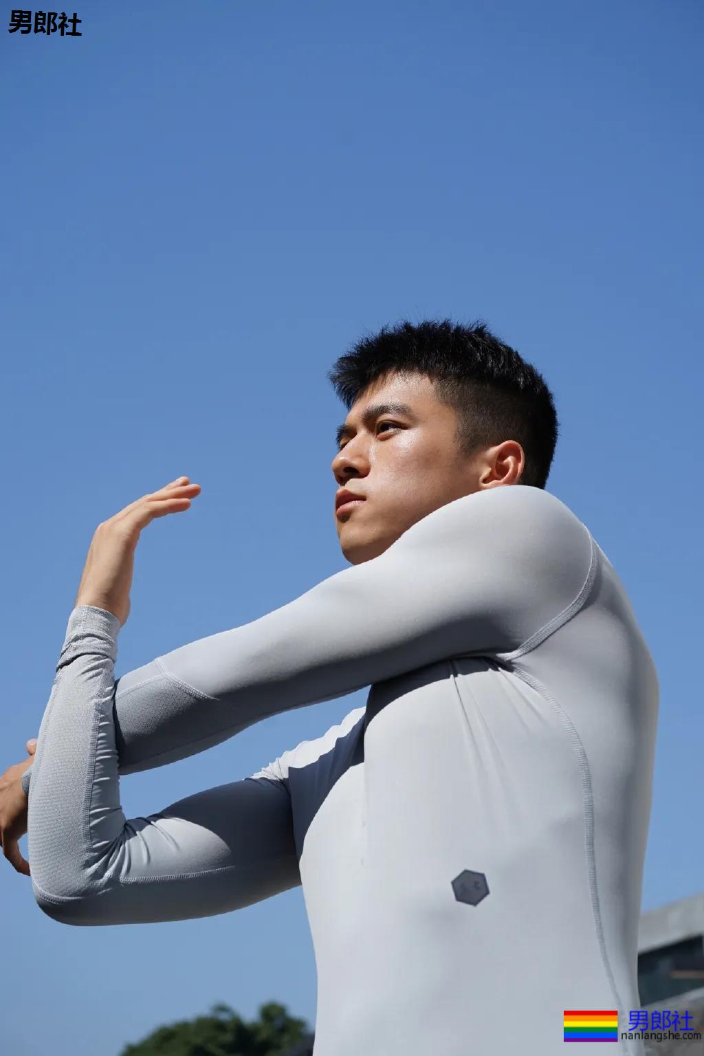 荷尔蒙小狼狗海边写真，阳光帅气浓眉 - 51虹马