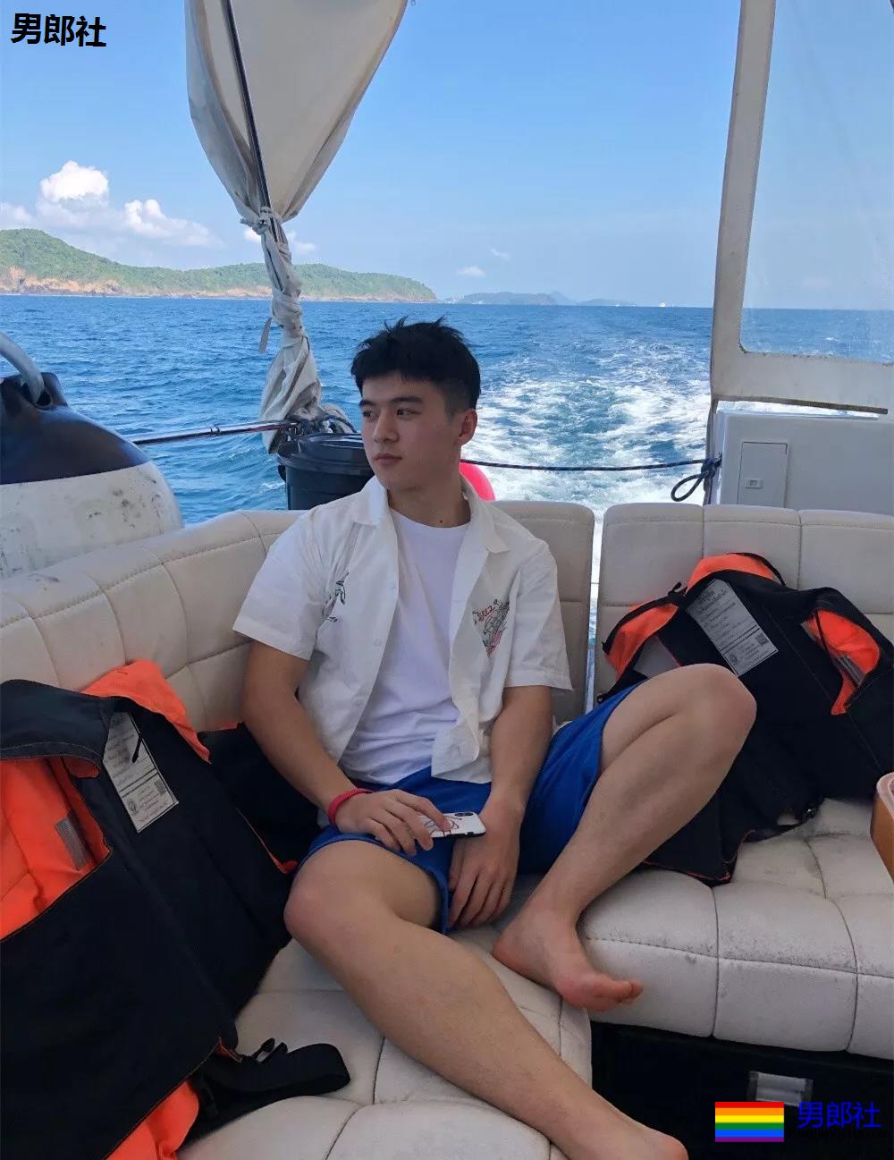 荷尔蒙小狼狗海边写真，阳光帅气浓眉 - 51虹马