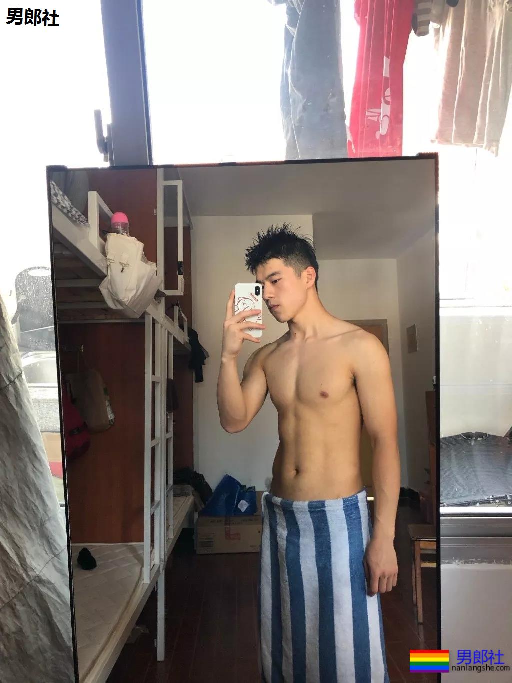 荷尔蒙小狼狗海边写真，阳光帅气浓眉 - 51虹马