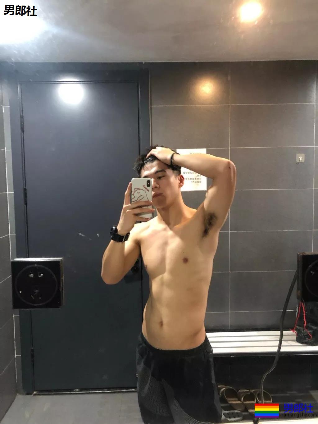 荷尔蒙小狼狗海边写真，阳光帅气浓眉 - 51虹马