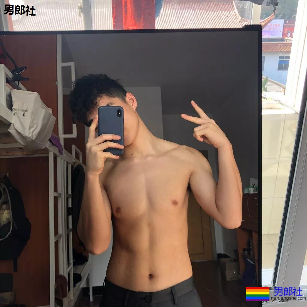 荷尔蒙小狼狗海边写真，阳光帅气浓眉 - 51虹马