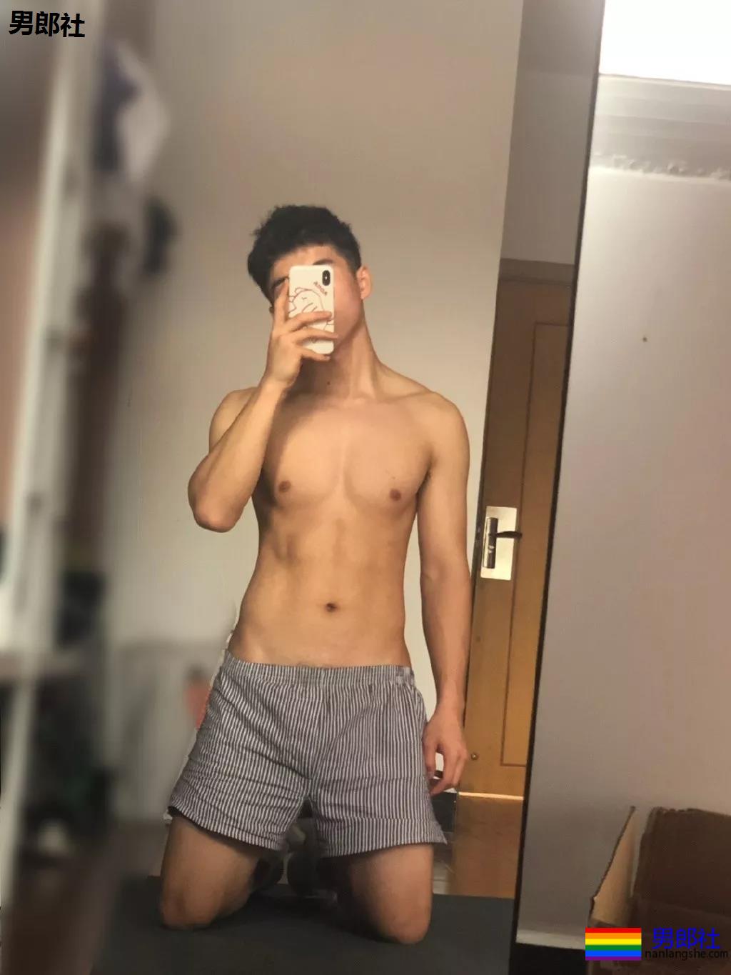 荷尔蒙小狼狗海边写真，阳光帅气浓眉 - 51虹马